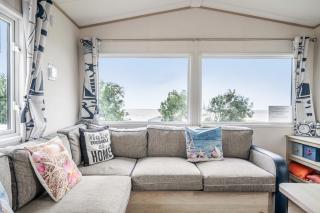 Cabin - Sleeps 4 - Pets Ok - Balcony - Parking - 1