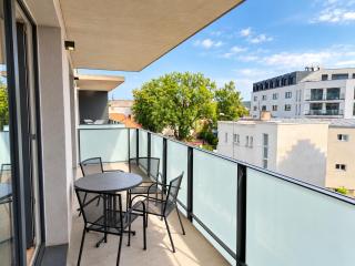 Premium Apartment in the Center - FREE Parking - EV Charging - 4