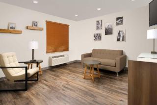 WoodSpring Suites Chicago Darien - 4