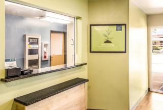 WoodSpring Suites Houston Baytown - 6