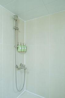 Stay Anrak, Accommodation for 8 people View of Busan Port Bridge, 5 minutes to Hwinyeoul, 10 minutes to Busan Station - 6