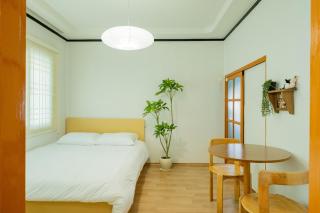 Stay Anrak, Accommodation for 8 people View of Busan Port Bridge, 5 minutes to Hwinyeoul, 10 minutes to Busan Station - 3