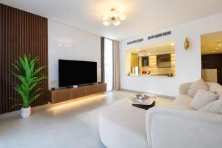 Elegant 4 BR Modern Residence with Spacious Living - 0