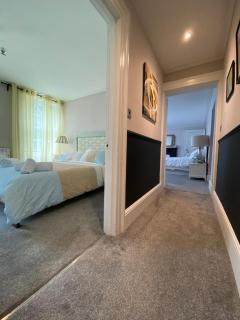Grand Apartment in Historic Building with Free Parking - 2
