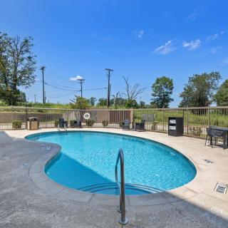 Hampton Inn & Suites Denison - 6