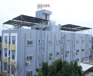 Richas Hotel and Restaurant - 0