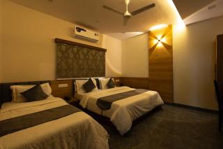 Richas Hotel and Restaurant - 4
