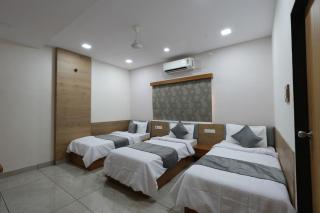 Richas Hotel and Restaurant - 2