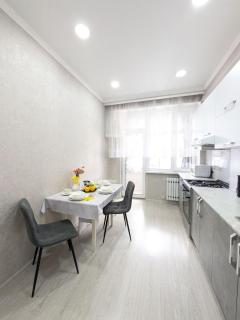 Fully Equipped, Bright & Cozy Apartment - 0