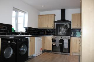 3BR Near Dome & Hall Gate Eco-Power Stadium - 6