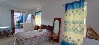 Linda's Holiday Home - 0