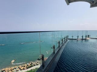 Luxury 1 Bed in Trilogy, Limassol Seafront - 4