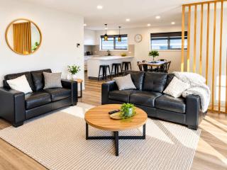 Villa 3 NEW 2Bed-Bath Close to Shops-10 minutes to Airport - 0