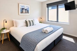 Villa 3 NEW 2Bed-Bath Close to Shops-10 minutes to Airport - 6
