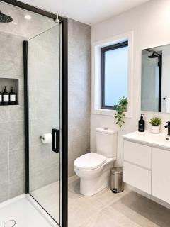 Villa 3 NEW 2Bed-Bath Close to Shops-10 minutes to Airport - 3