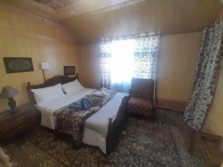 Adnan's Houseboat - 1