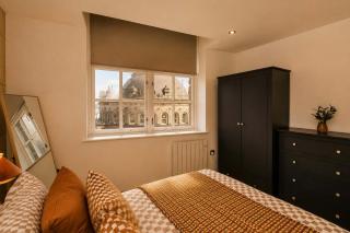 Premium 2-Bed Stay in Central Leeds - 4