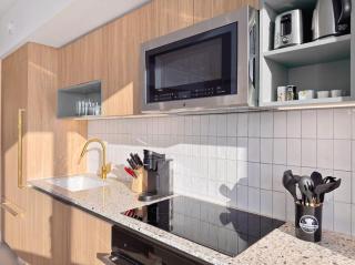 31st Floor Luxury 2BR with Balcony & Pool - 6