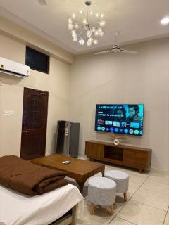 B-16 Stays Boutique Stay with Kitchen Central Jodhpur - 7