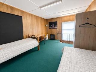 Budget 4BR Accomodation Near CBD & Airport - 5