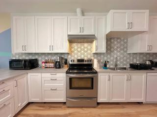 Bright Private Room in Large Home in Port Colborne - 7