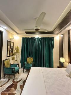 4 Bedroom Royal Bungalow in DHA Phase 6, Near PKLI - 9