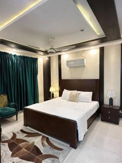 4 Bedroom Royal Bungalow in DHA Phase 6, Near PKLI - 8