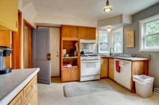 4BR Saint Paul Home w/ Private Patio - 3