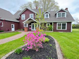 Cedarway Riverview Estate-by Brudenell River overseeing golf course - 4