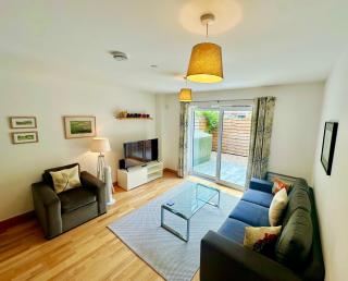 Luxury 2-Bedroom Semi-Detached House Near Cambridge Station with 2 Free Parking Spaces, Private Garden, 264 Mbps WiFi - 0