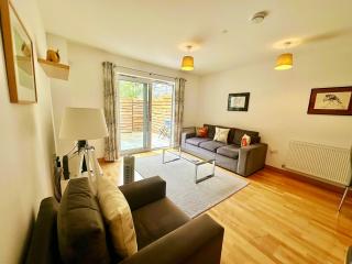 Luxury 2-Bedroom Semi-Detached House Near Cambridge Station with 2 Free Parking Spaces, Private Garden, 264 Mbps WiFi - 8