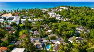 5 Bedroom Beachside Villa with Pool - 8