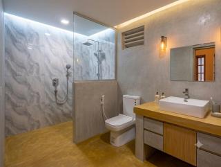Moon Garden Hotel And Restaurant - 2