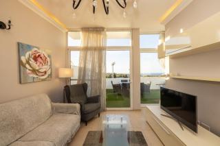 Central 2 BR penthouse, sea view - 7