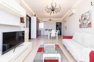 Central 2 BR penthouse, sea view - 6