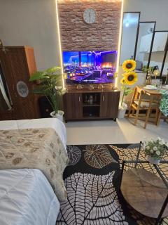 Cozy Dark Luxe Studio Near MCIA Airport Cebu - 8