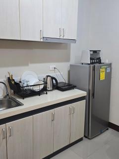 Cozy Dark Luxe Studio Near MCIA Airport Cebu - 2