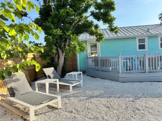 Cozy Cottage! Champagne on Beer Budget! Steps2Sand - 9
