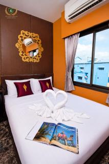 Rhythm and Rest Quarters at Khaosan Palace Hotel - 8