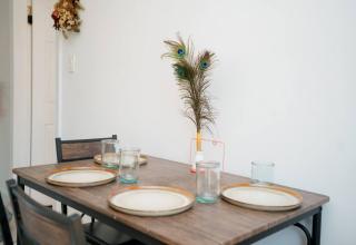 Stylish Bright Stay with Free Parking 15 Min to NYC - 4