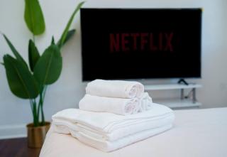 Stylish Bright Stay with Free Parking 15 Min to NYC - 2