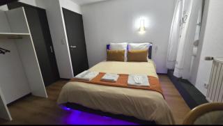 Résidence Les Poiriers - Petite chambre 2 mansardée tout confort avec salle de bain privative - 7