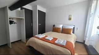 Résidence Les Poiriers - Petite chambre 2 mansardée tout confort avec salle de bain privative - 0