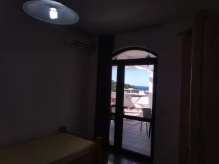 Villa Petrovac Guesthouse Rooms - 1