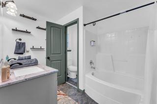 Starlight Retreat Hot Tub Sleeps 11 - 4
