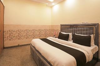OYO Flagship Crown Inn - 1