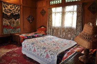 Houseboat mughal suit - 2