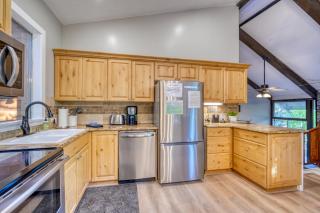 Hillside Hideaway at 109 Lee St - 1