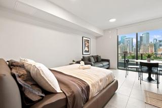 Modern Miami Studio 801B Pool Hot Tub Gym - 2
