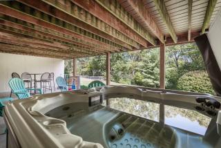 Blair's Jungle House w Hot Tub Game Room - 9